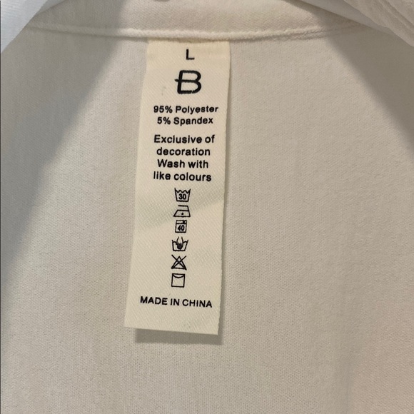 White beach cover-up - Picture 2 of 4